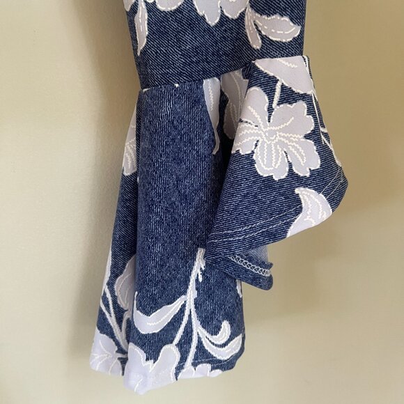 SJS Floral Shift Dress with Flounce Sleeves, Chambray Blue/White, Size M - Picture 4 of 7